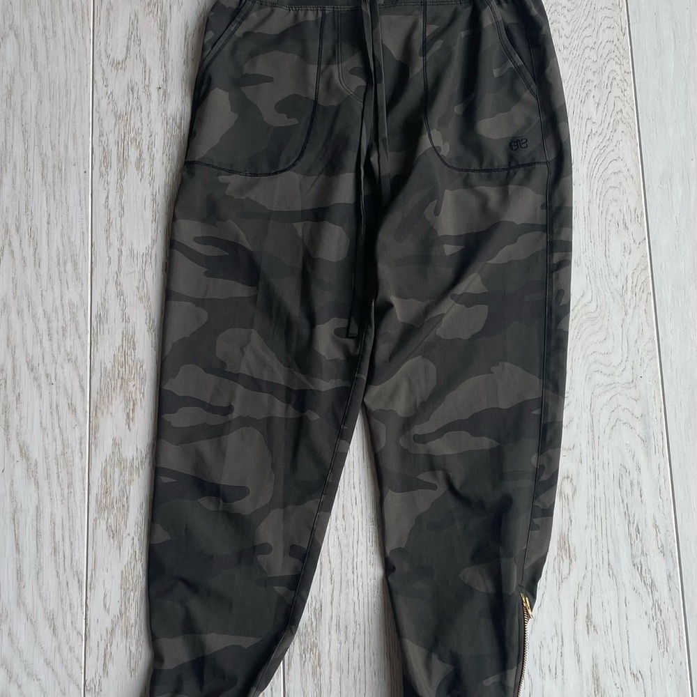 Albion camo jet setter pants